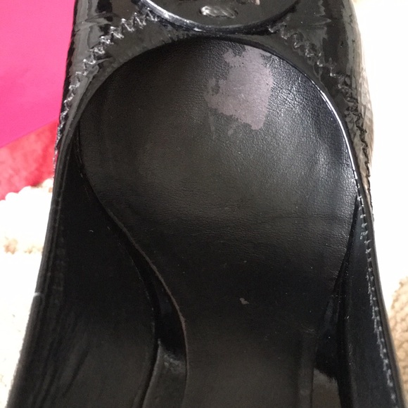 Tory Burch Black Patent Leather Wedge With Iconic Logo Size 8.5. Like New! - Picture 13 of 15